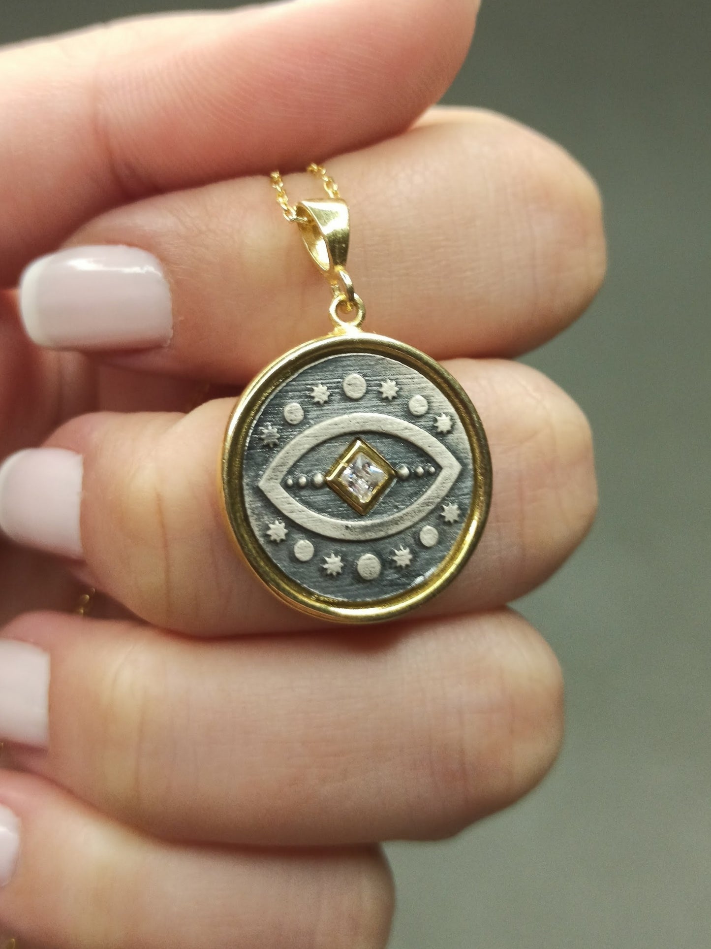 Antik Göz ve Ay Madalyon Kolye