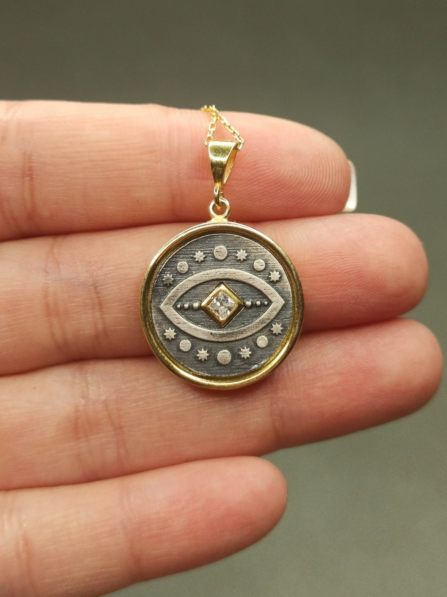 Antik Göz ve Ay Madalyon Kolye