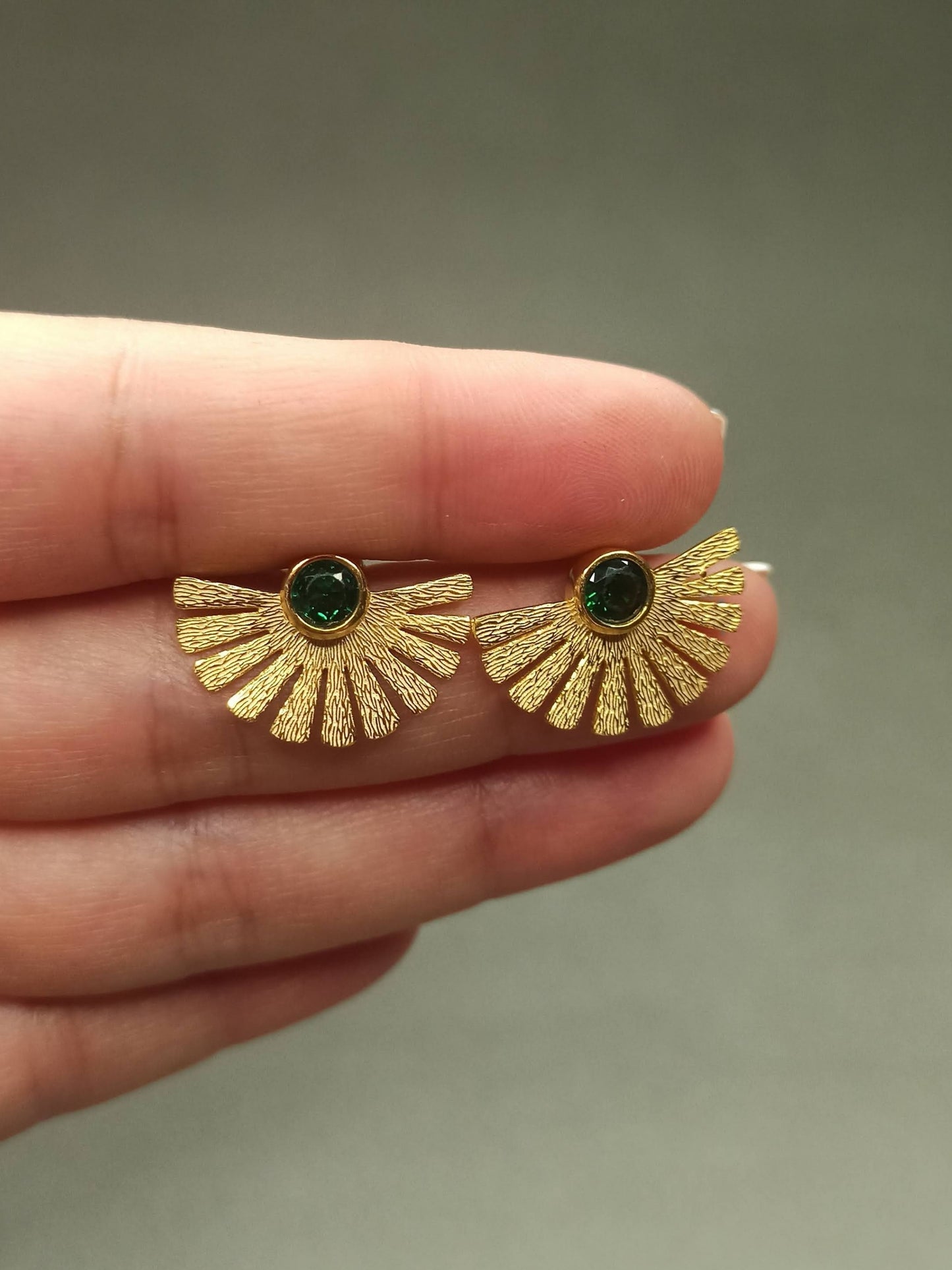 Yeşil Taşlı Gümüş Yelpaze Küpe