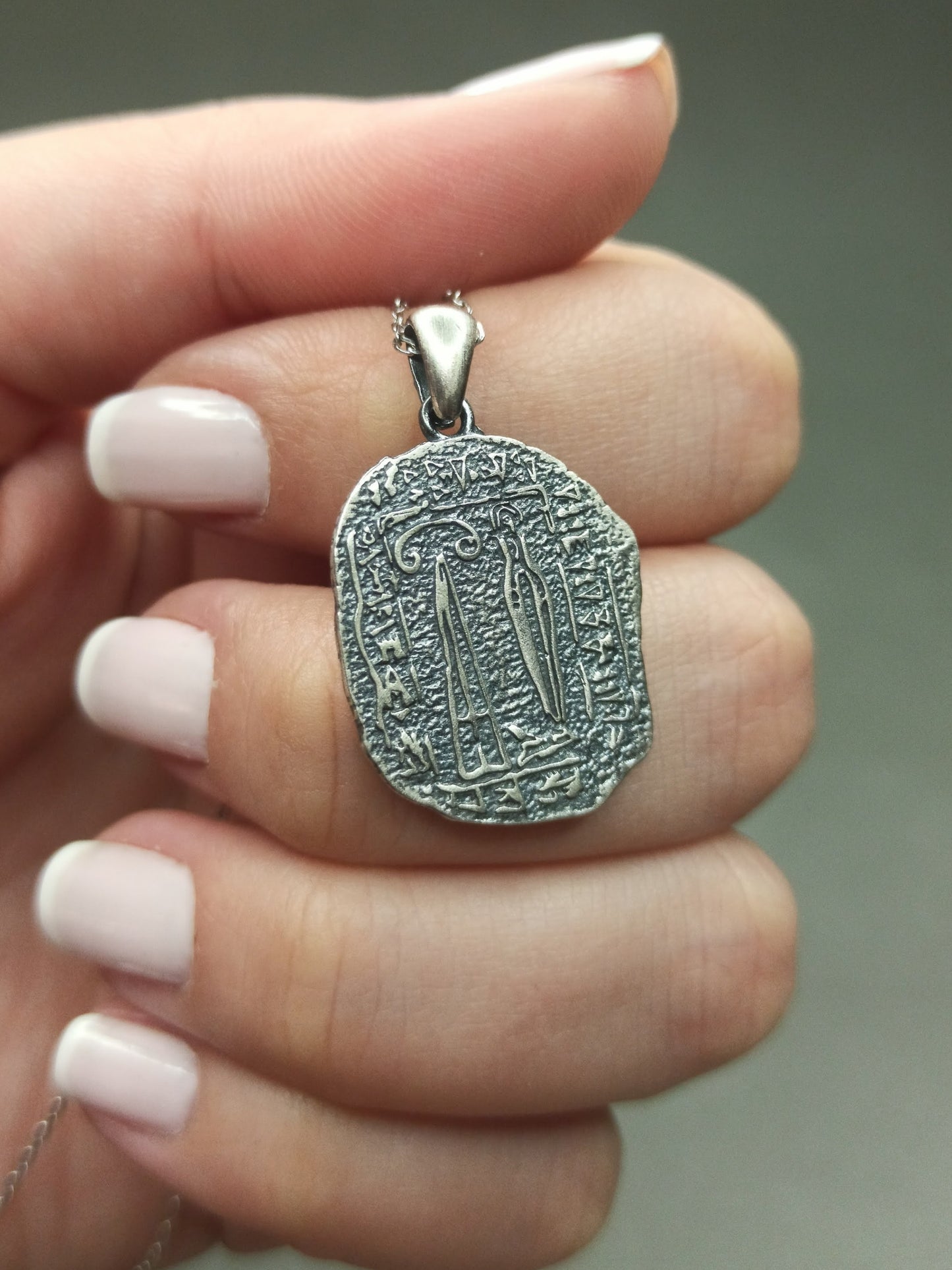 Antik Yazıt Gümüş Madalyon Kolye