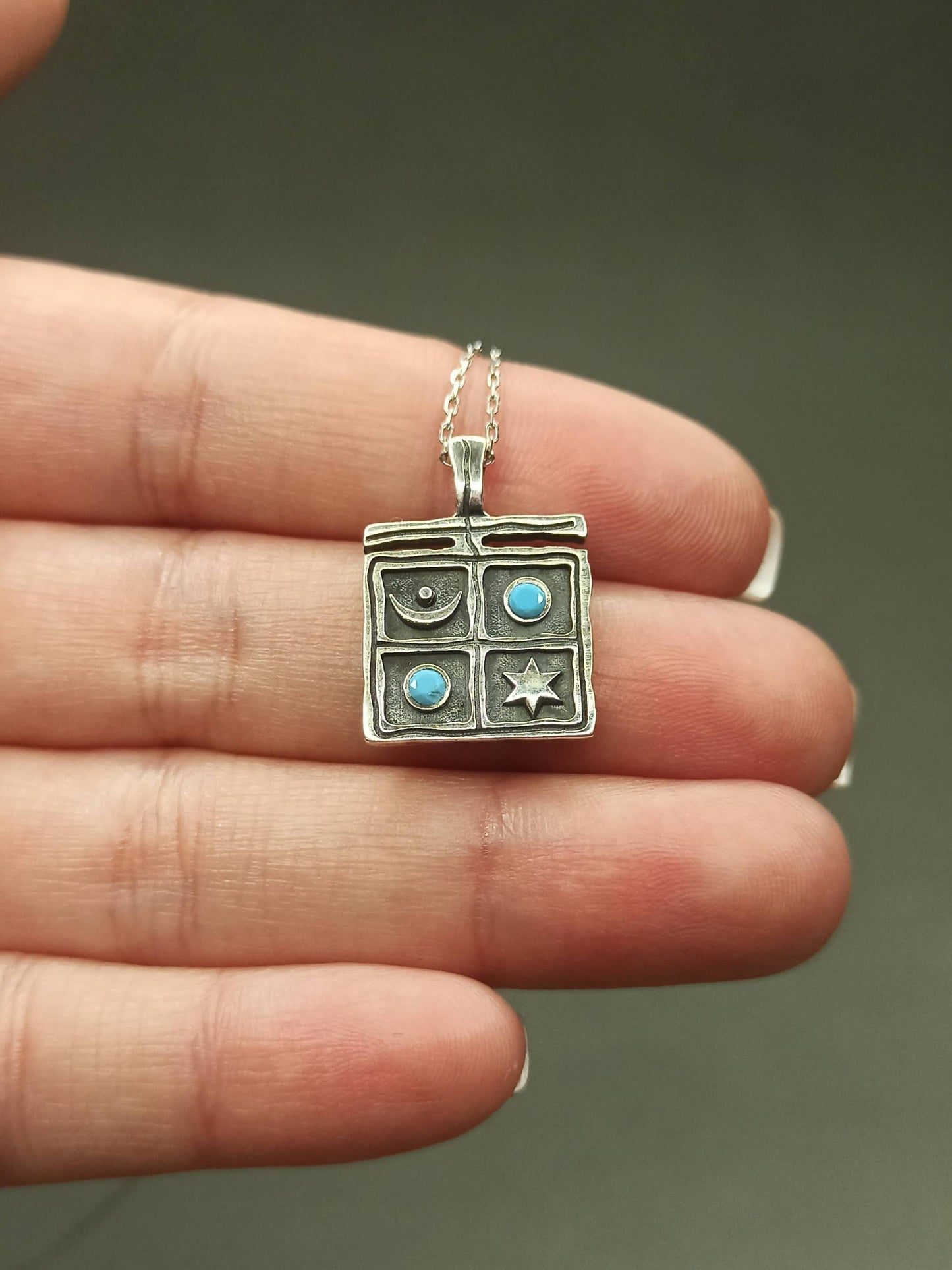 Ay ve Yıldız Sembollü Turkuaz Taşlı Gümüş Kolye