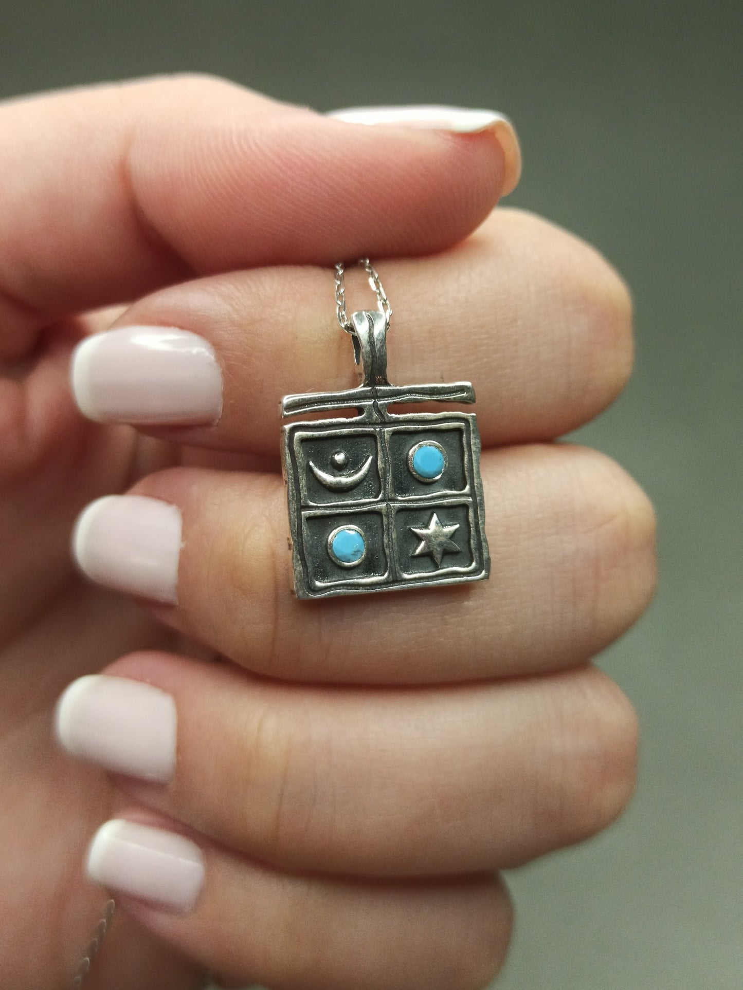 Ay ve Yıldız Sembollü Turkuaz Taşlı Gümüş Kolye