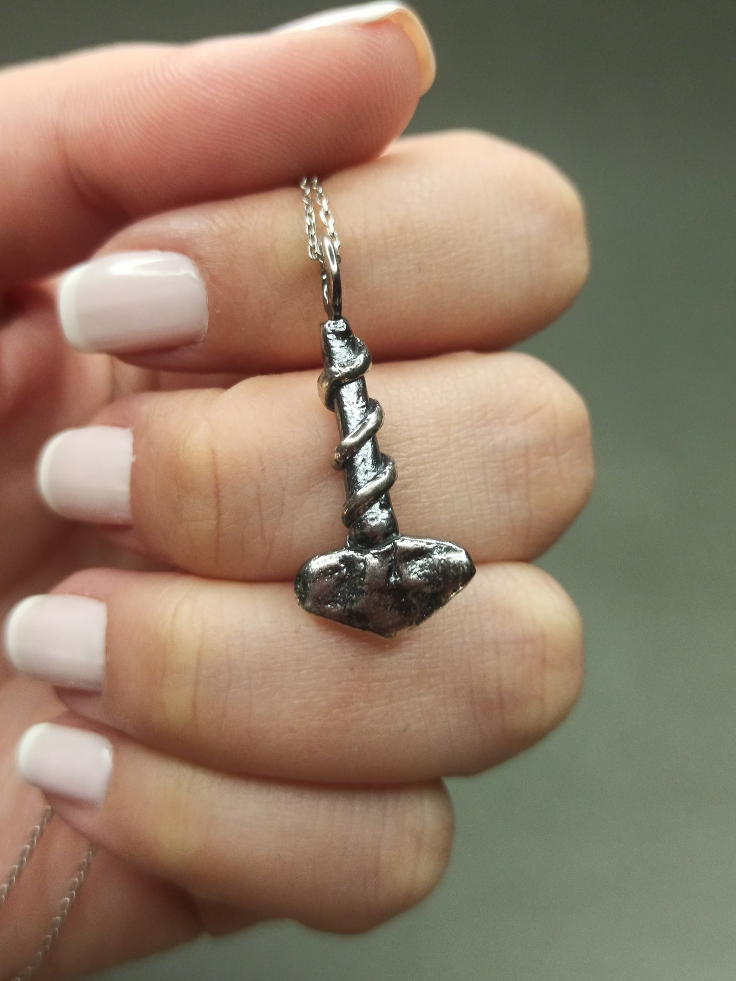 Gümüş Thor'un Çekici Mjolnir Kolye