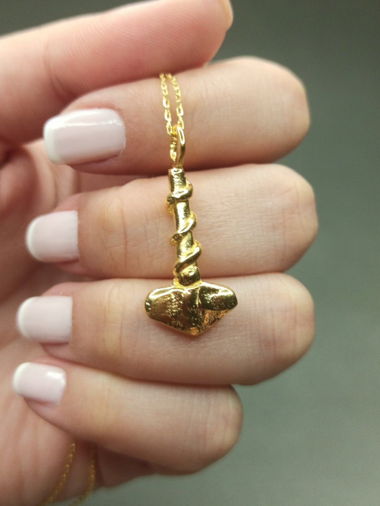 Gümüş Thor'un Çekici Mjolnir Kolye