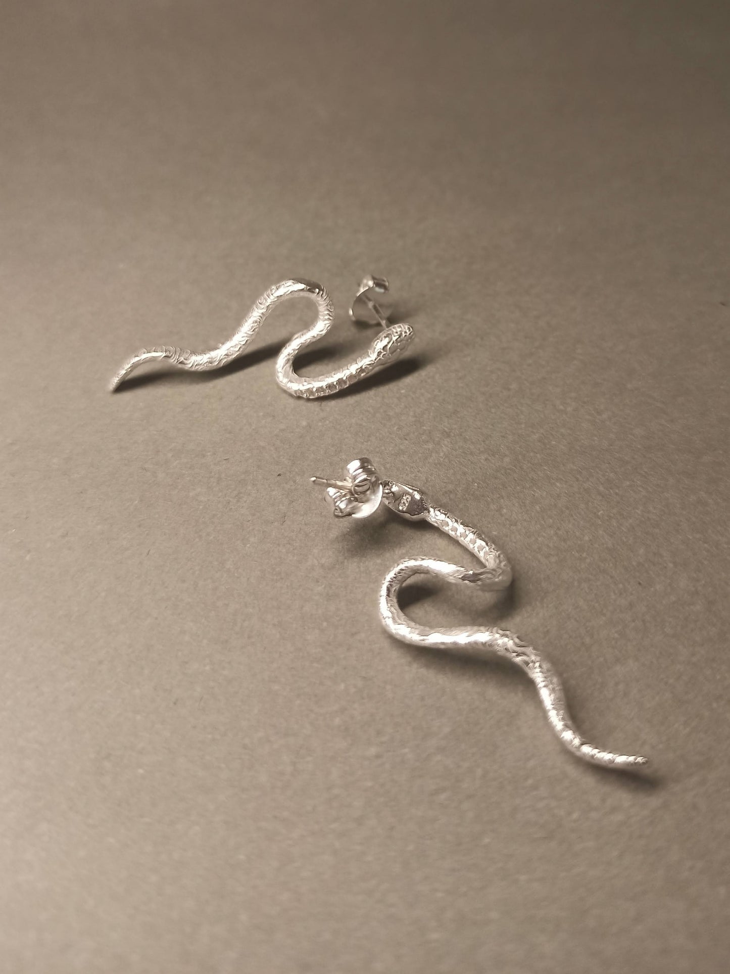 Gümüş Taşlı Yılan Küpe