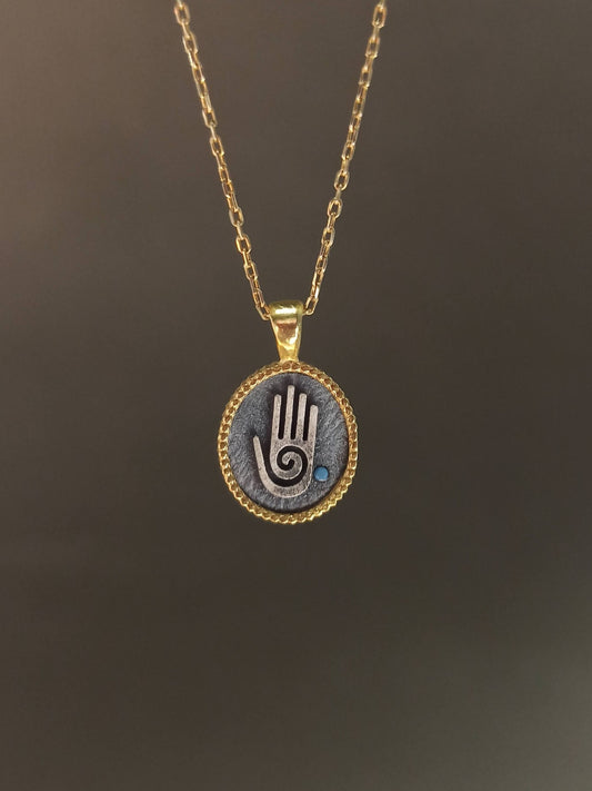 Gümüş Fatmanın Eli Kolye