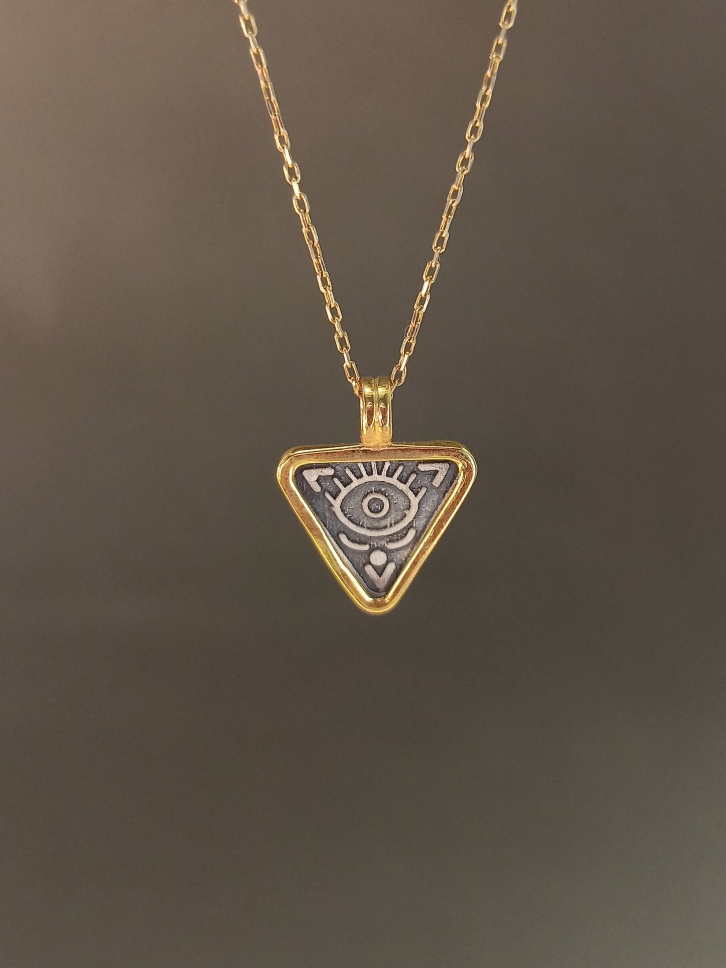 Üçgen Nazarlık Göz Gümüş Kolye