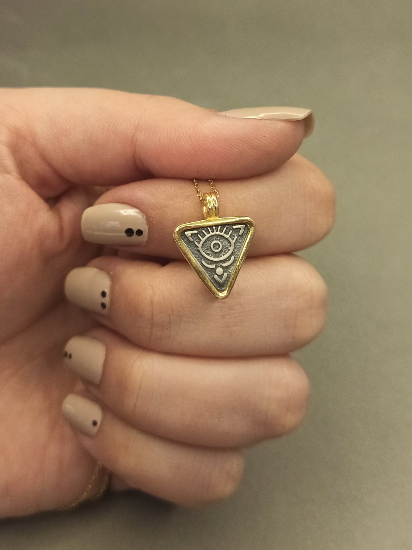 Üçgen Nazarlık Göz Gümüş Kolye