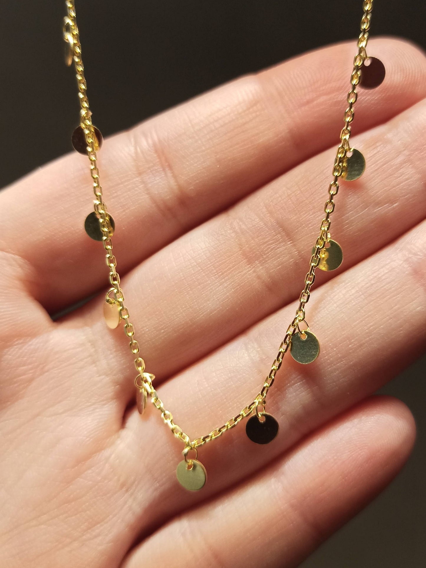 Gümüş Pullu Sallantılı Zincir Kolye - Altın Kaplamalı