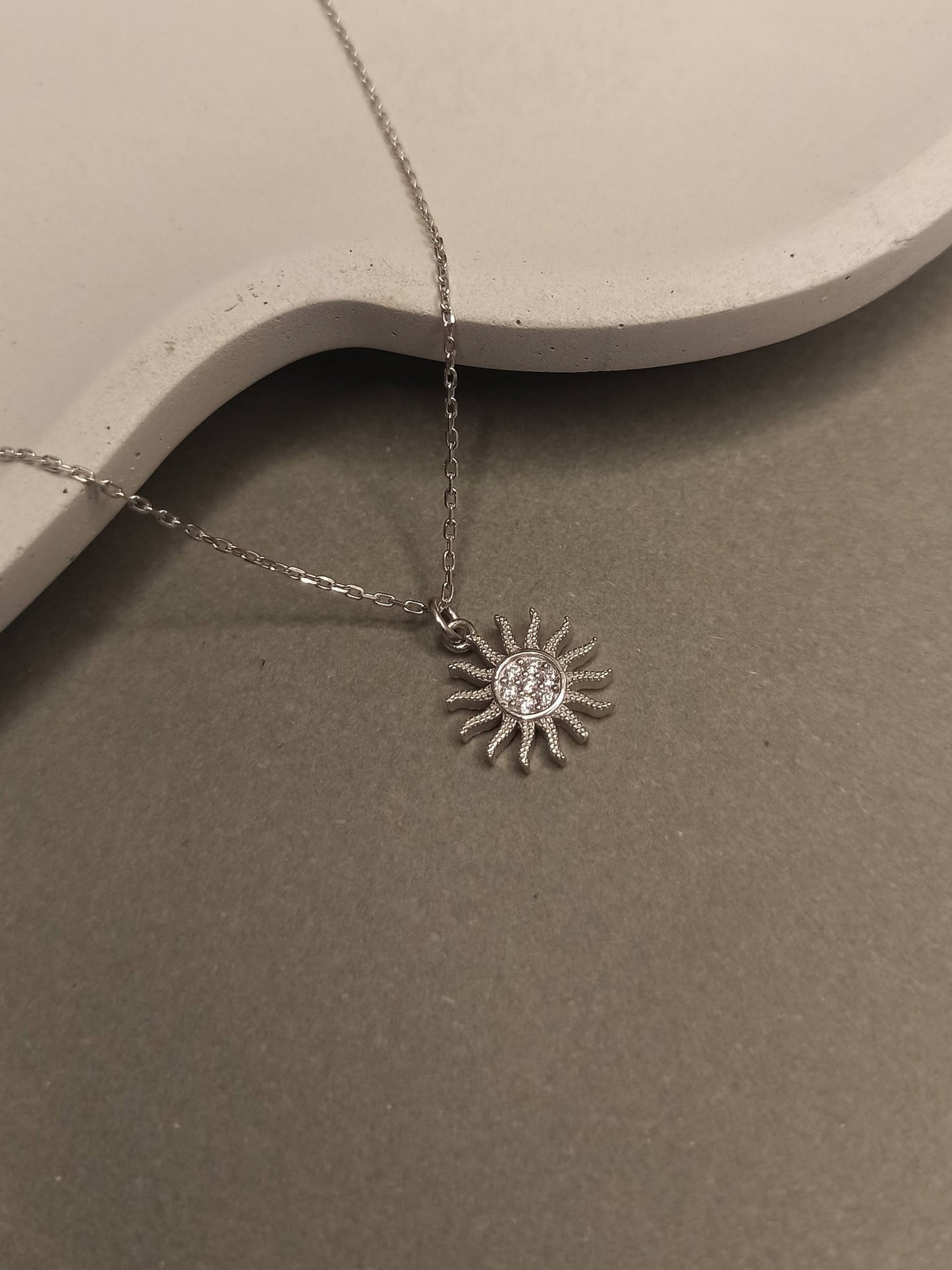 Mini Güneş Kolye, Zirkon Taşlı - Gümüş