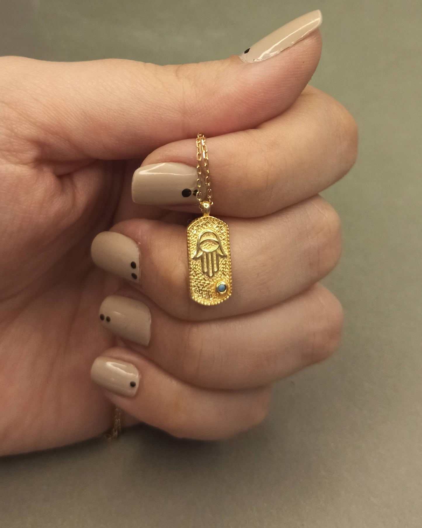 Gümüş Fatma'nın Eli Kolye, Hamsa