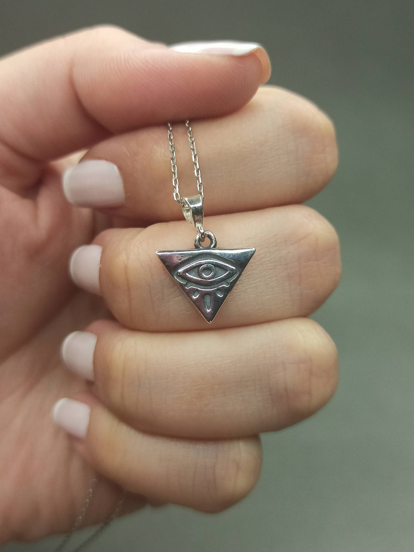 Üçgen göz kolye, Nazarlık koruyucu sembol