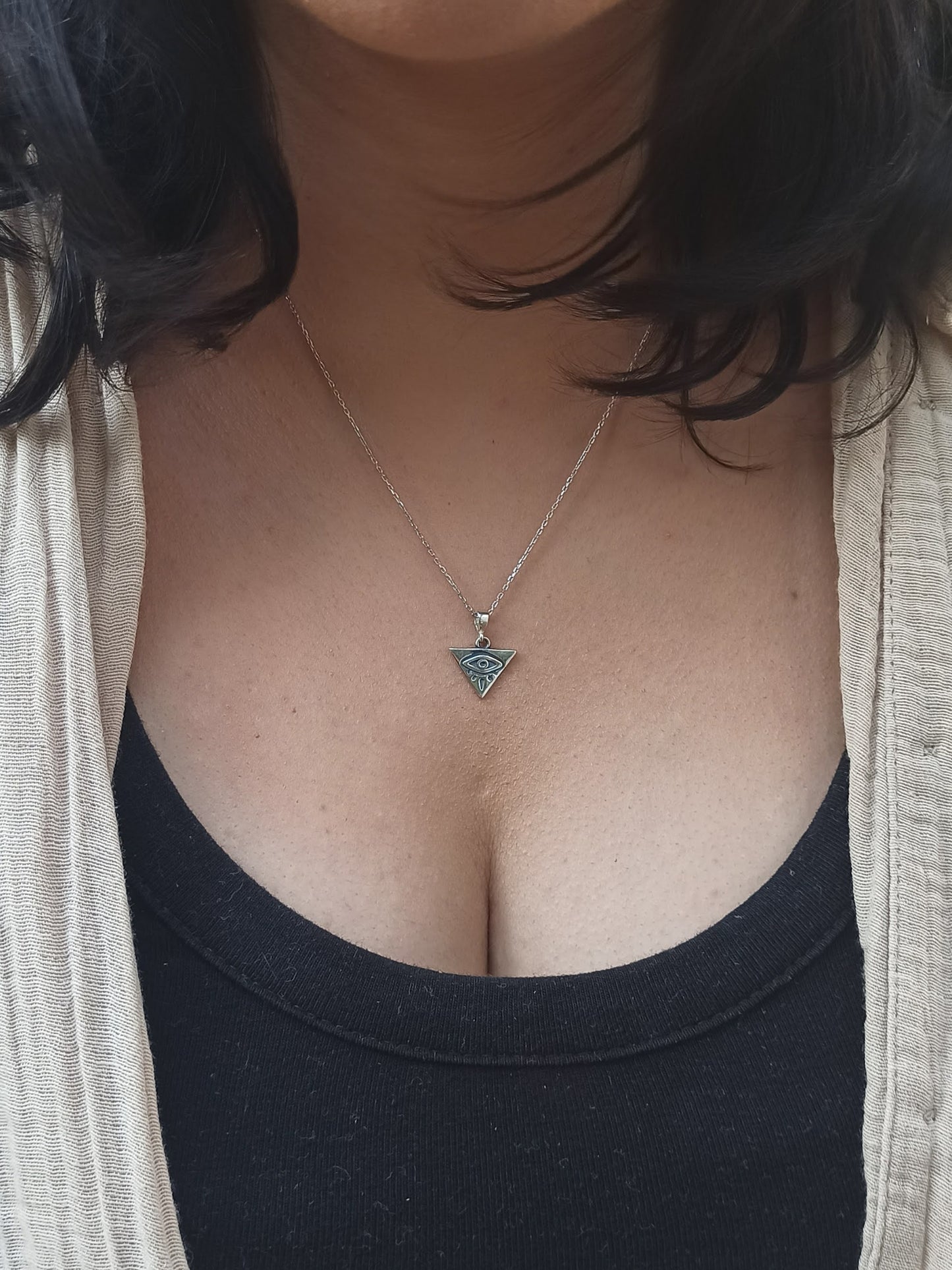 Üçgen göz kolye, Nazarlık koruyucu sembol