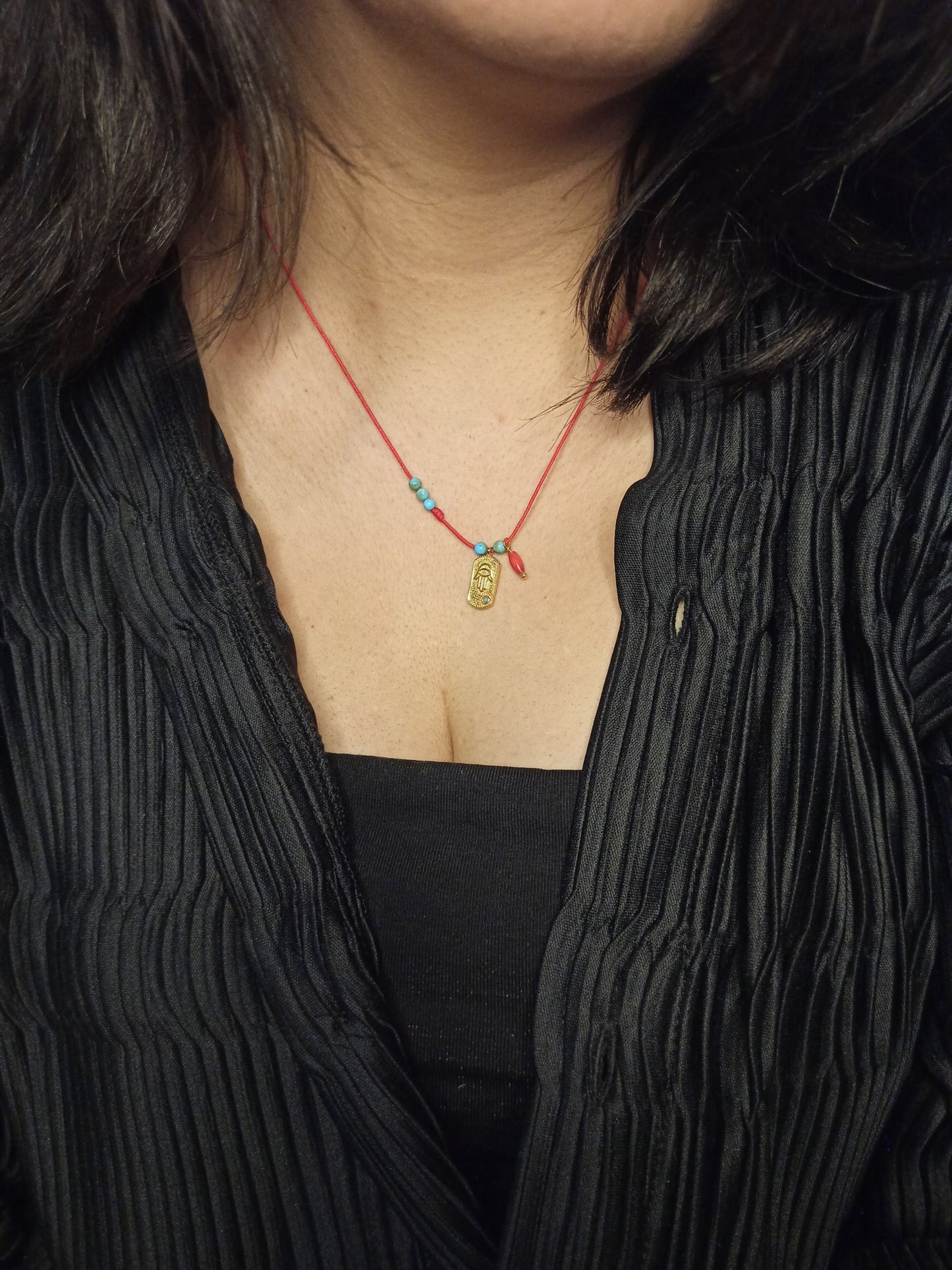 Gümüş Fatmanın Eli Charm Kolye , Kırmızı İpli