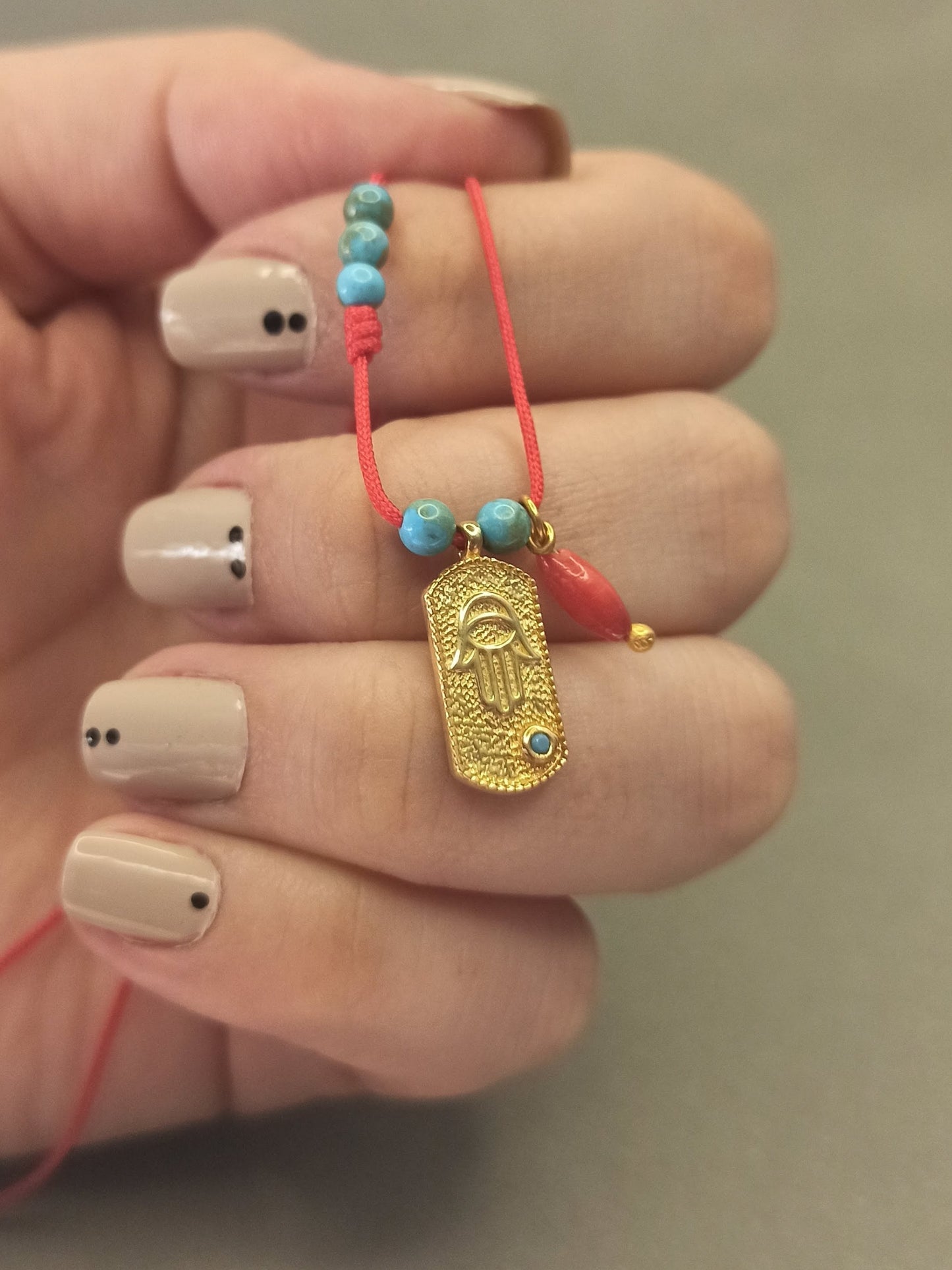 Gümüş Fatmanın Eli Charm Kolye , Kırmızı İpli