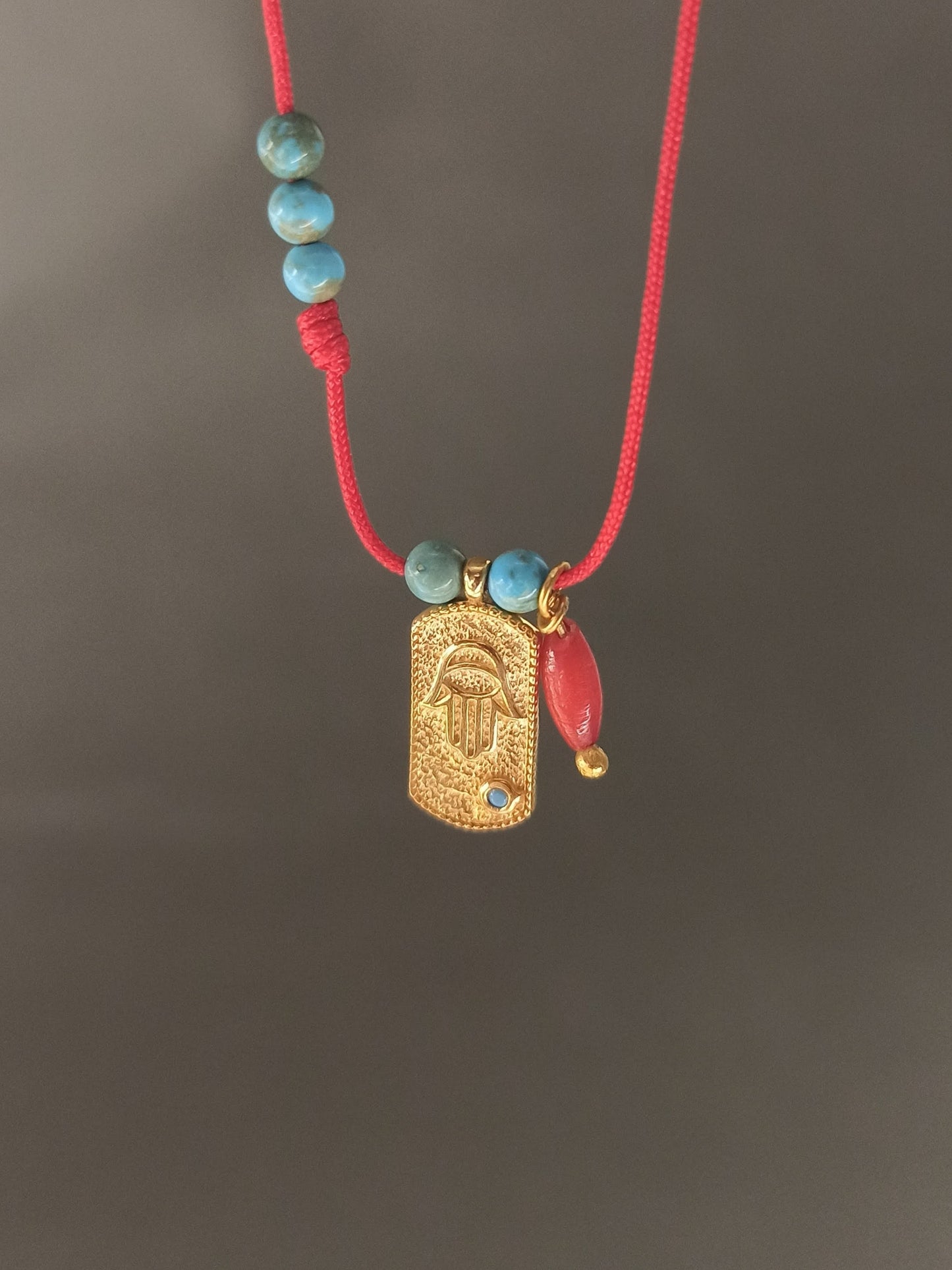 Gümüş Fatmanın Eli Charm Kolye , Kırmızı İpli