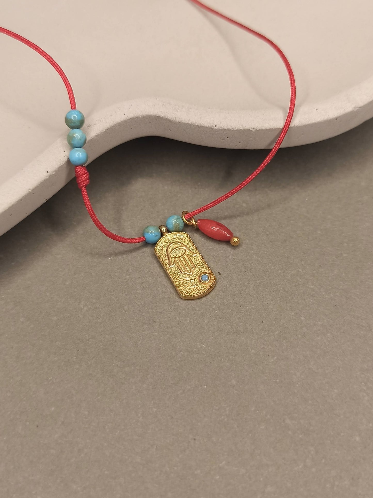 Gümüş Fatmanın Eli Charm Kolye , Kırmızı İpli