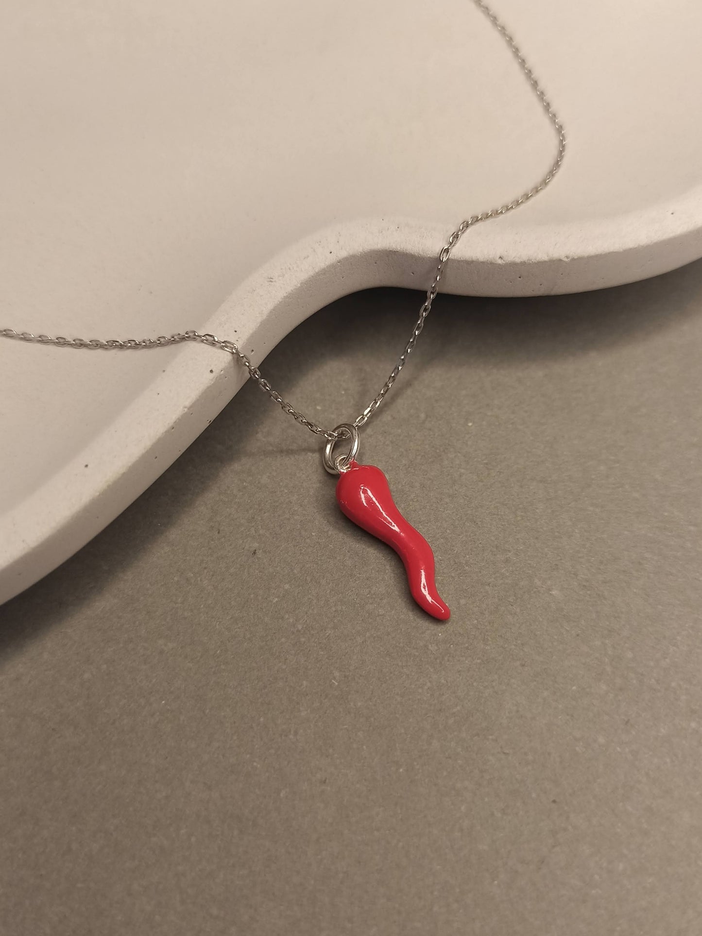 Gümüş Kırmızı Cornicello Kolye, İtalyan Şans Boynuzu