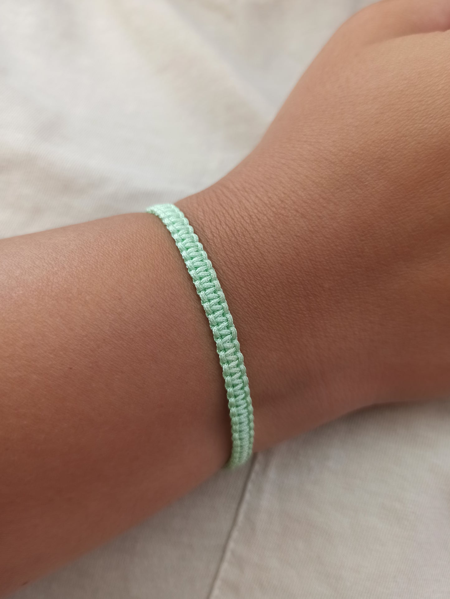 Açık yeşil ipli makrome bileklik