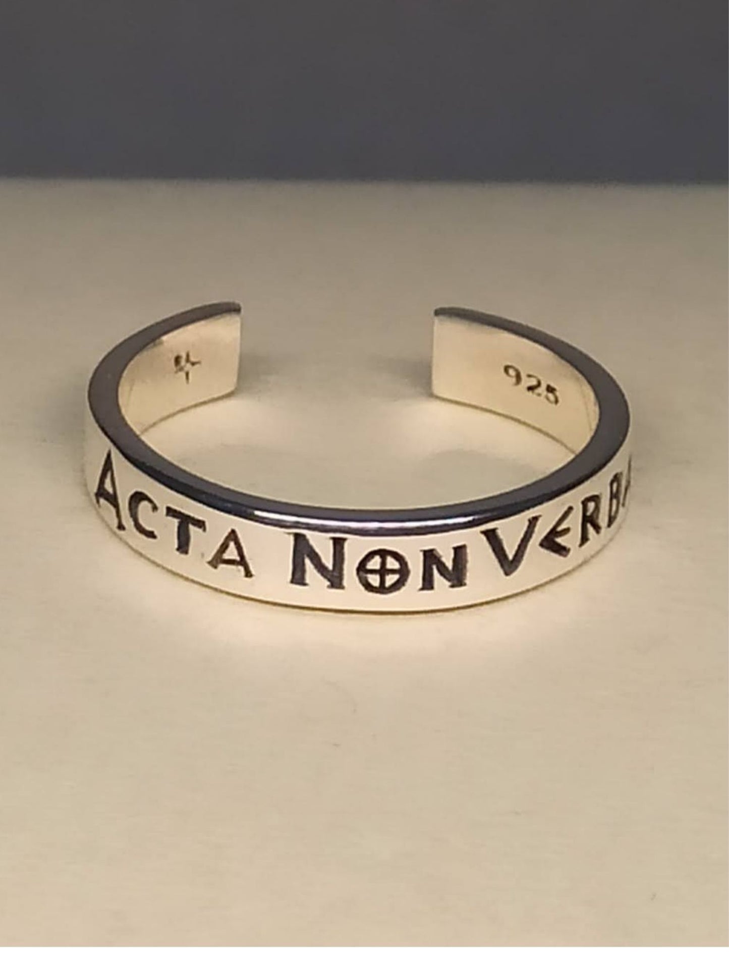Gümüş Acta Non Verba Yüzük , Latince Yazılı, Ayarlanabilir