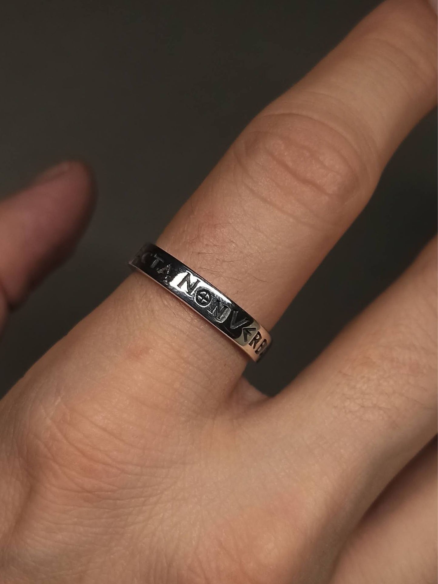 Gümüş Acta Non Verba Yüzük , Latince Yazılı, Ayarlanabilir