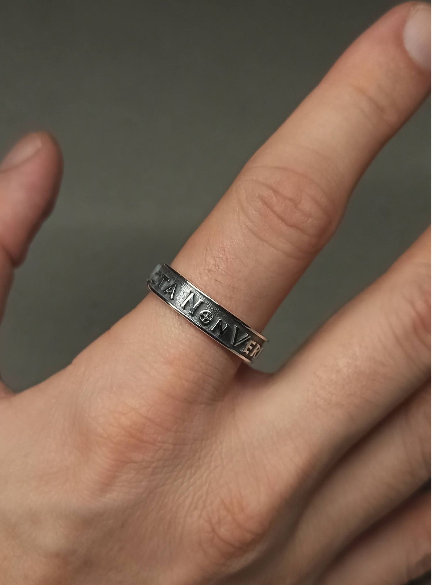 Gümüş Acta Non Verba Yüzük , Latince Yazılı, Ayarlanabilir